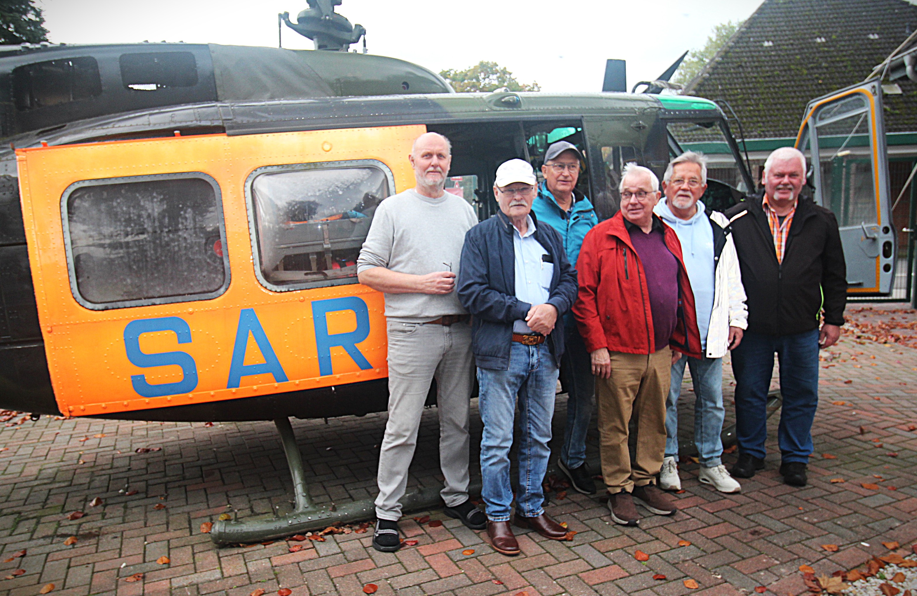 Damals wars…. Bei einer kurzweiligen Führung durch das Museum Fliegerhorst Ahlhorn frischten einige ehemalige Angehörige der Bundeswehr und des BVS aus dem Raum Süd-Oldenburg ihre Erinnerungen an ihre aktive Zeit auf! Besuchergruppe Ahlhorn
